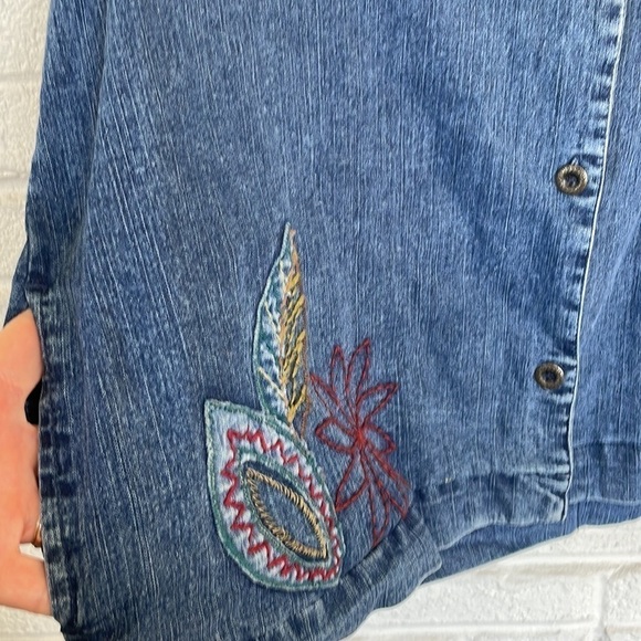 Embroidered Denim Vintage Jacket With Pockets (Can be worn oversized) - Picture 7 of 11
